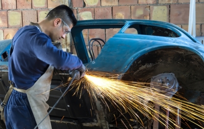 Diplomatura en Trabajos de Chapas y Pinturas de Automóvil + IA (Premium con Doble Certificación)