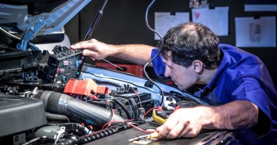 Diplomatura en Mecánico de diagnósticos Electrónicos de Última generación + IA (Premium con Doble Certificación)