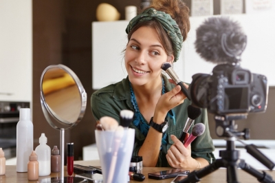 Maquillaje para Medios Escénicos, maquillaje Artístico y Producciones Audiovisuales + IA