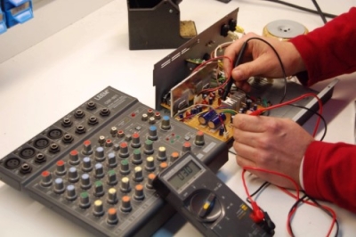 Técnico Auxiliar en Electrónica y Audio + IA
