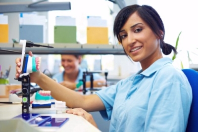 Auxiliar Mecánico Dental + IA (Premium con Doble Certificación)